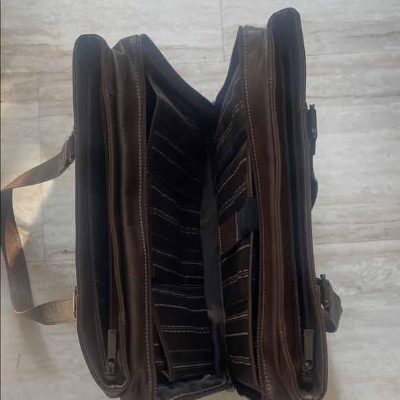 Kenneth Cole Reaction Tan Leather Handbag - Picture 4 of 7